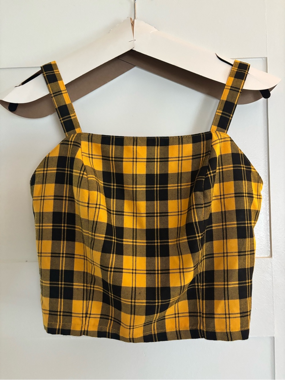 Cher Halloween costume, Hufflepuff. Arizona cropped plaid tank top black yellow